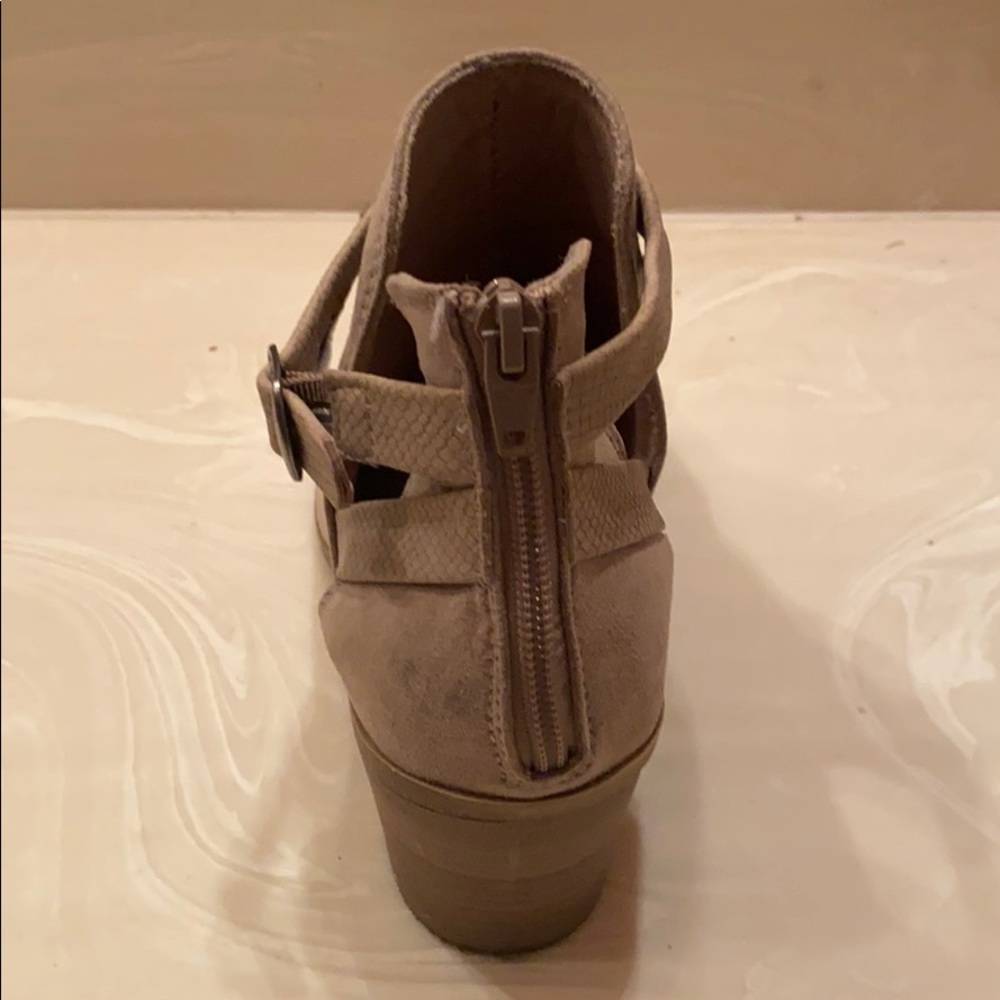 Suede Gray Booties With An Open Toe - image 2